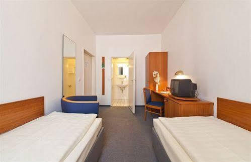 Hotel Commerz 2*