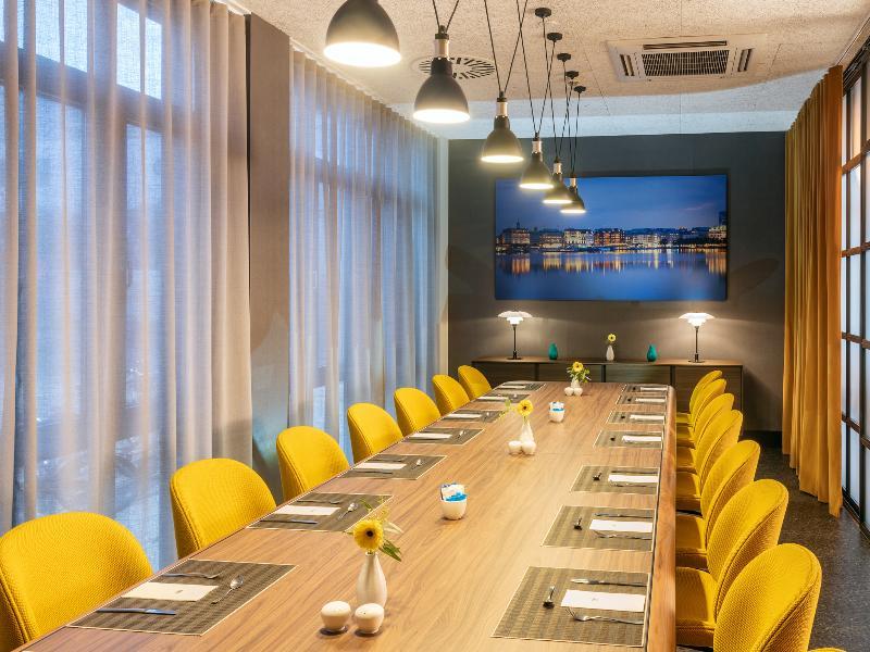 Nh Altona Hotel 4*