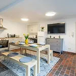 Hamburg City Apartment Freshly Renovated