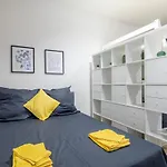 Studio Loft With Walk-In Rain-Shower