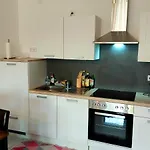 2-Zimmer-Ferienwohnung mit neuer Küche, Netflix, Garten und Laufband