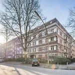 Spacious Two Br Close To Stadtpark And Street Parking