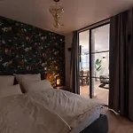 Urban Wave Apartment II