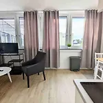 Stylish Studio For Two Prime Location In Hamburg