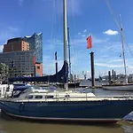 Yacht \