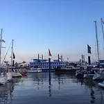 Yacht \