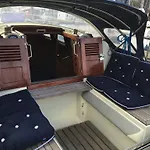Yacht \