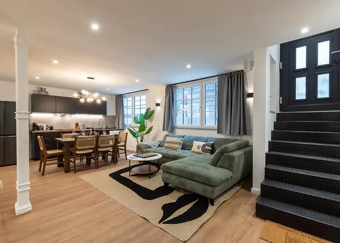 Urban Wave Apartment II