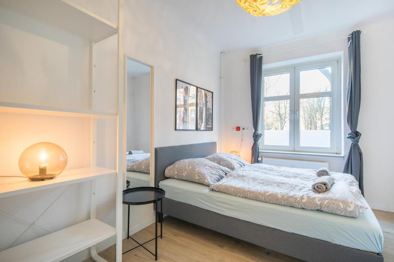 Spacious 2 Bedroom Close To Stadtpark Apartment *