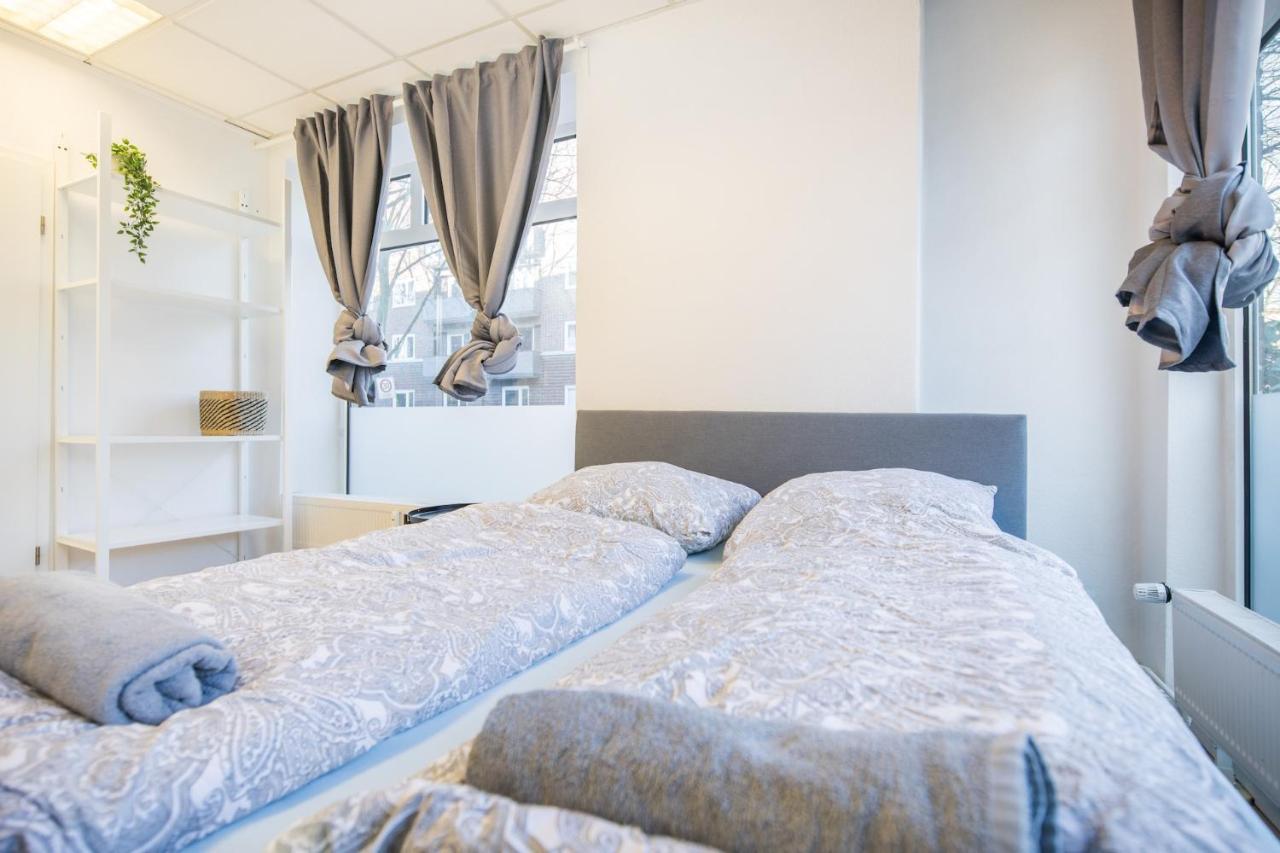 Spacious 2 Bedroom Close To Stadtpark Apartment