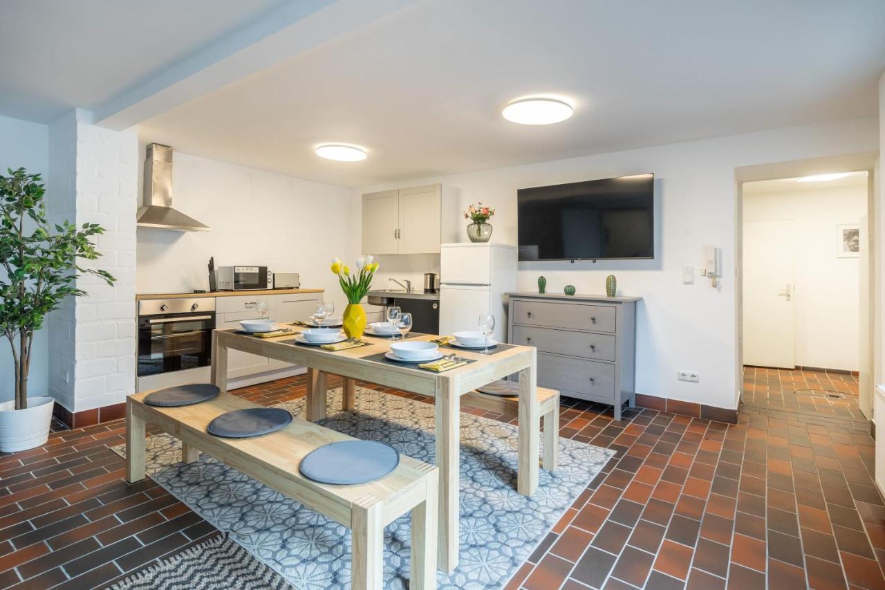 Freshly Renovated Apartment *