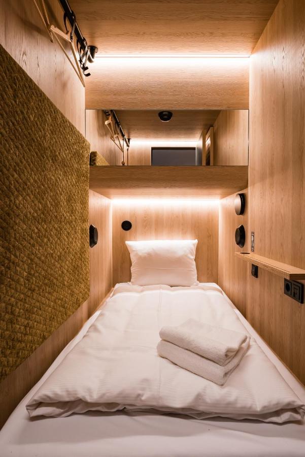 Cab20 Kapselhotel 2*