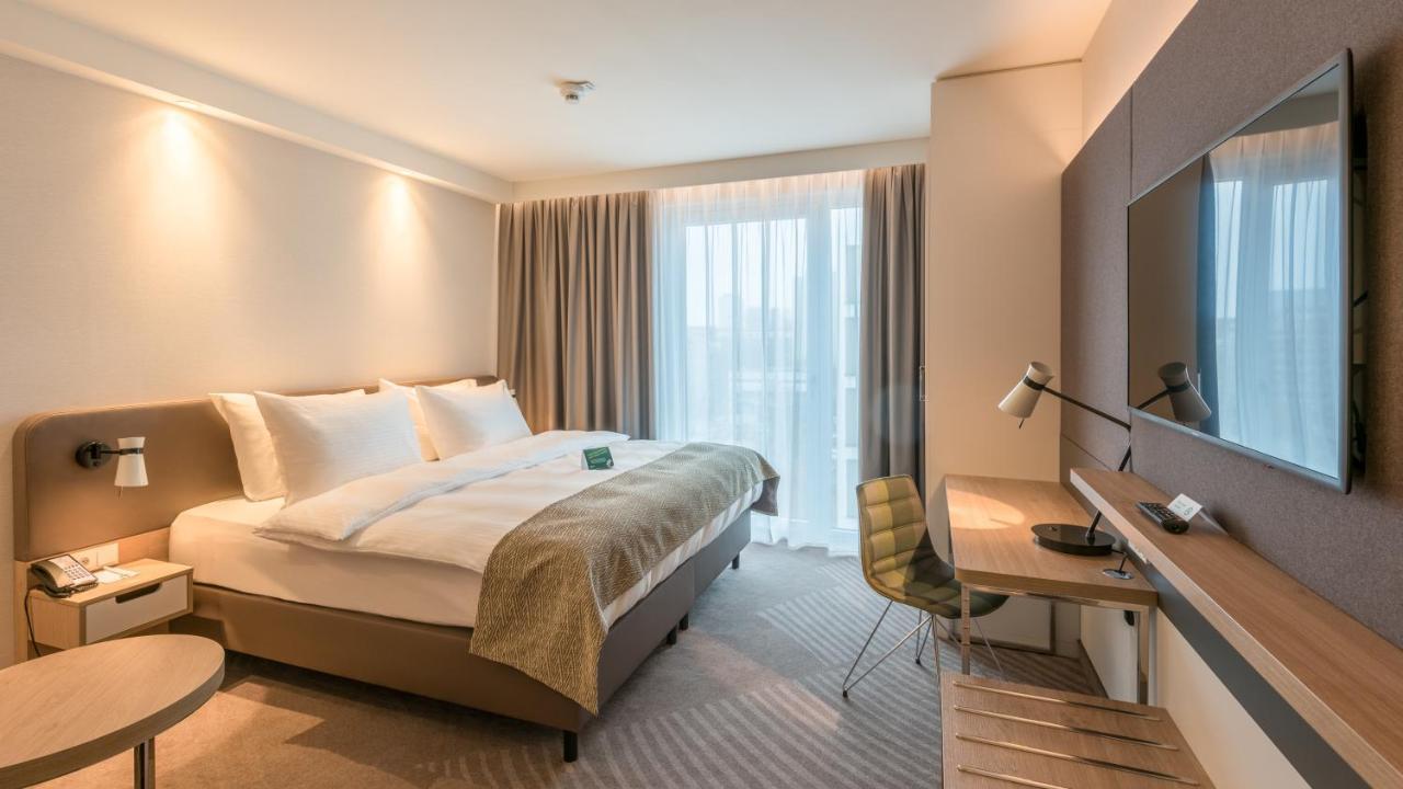 - - Berliner Tor, An Ihg