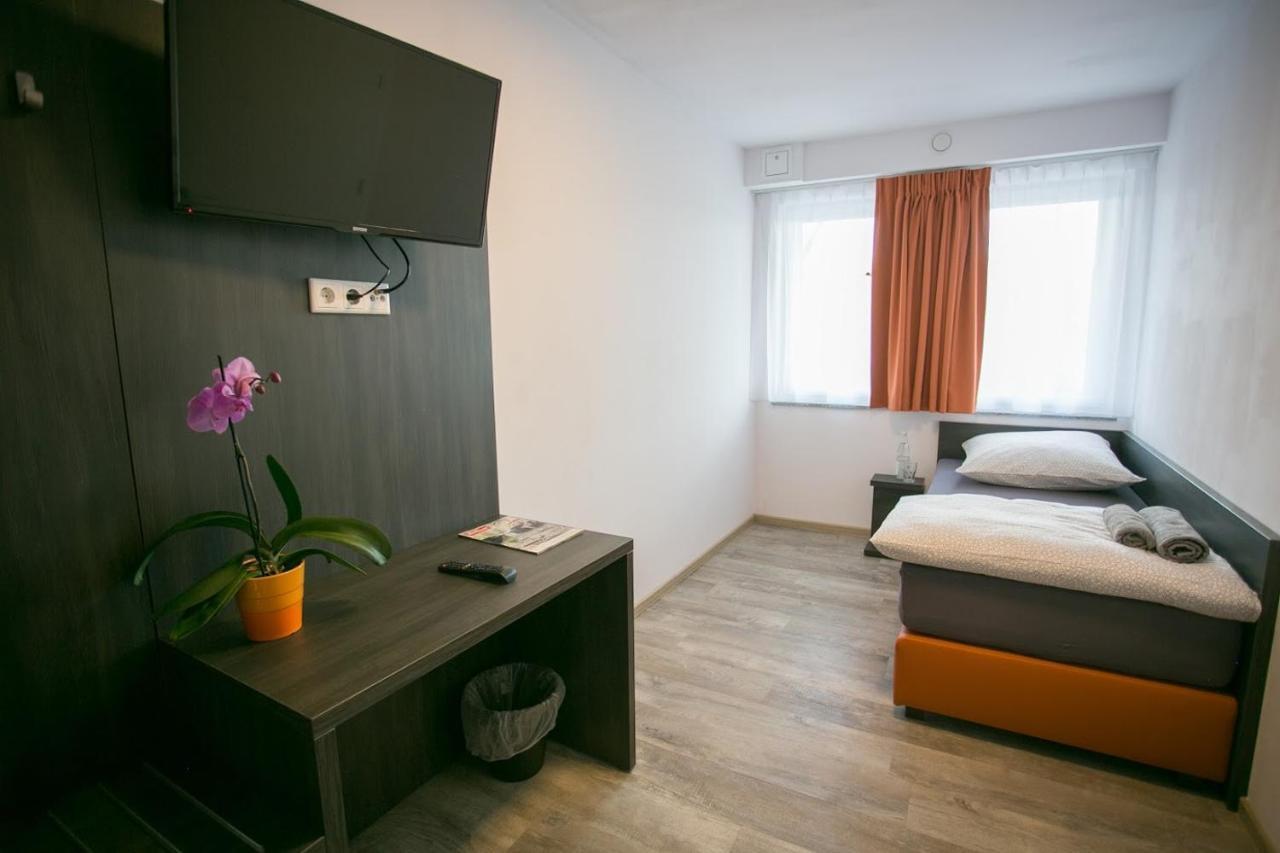 Hotel A7 2*
