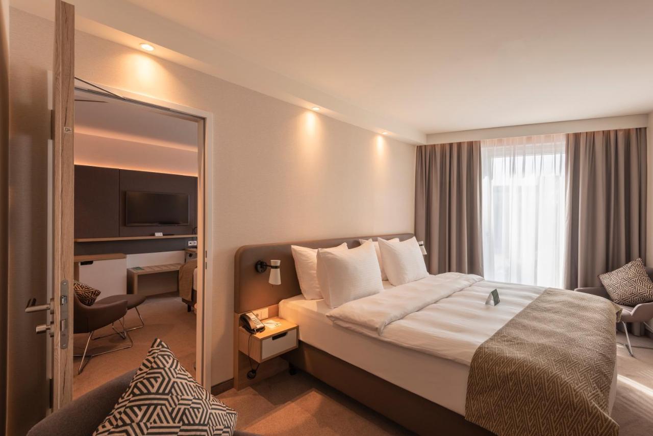 - - Berliner Tor, An Ihg