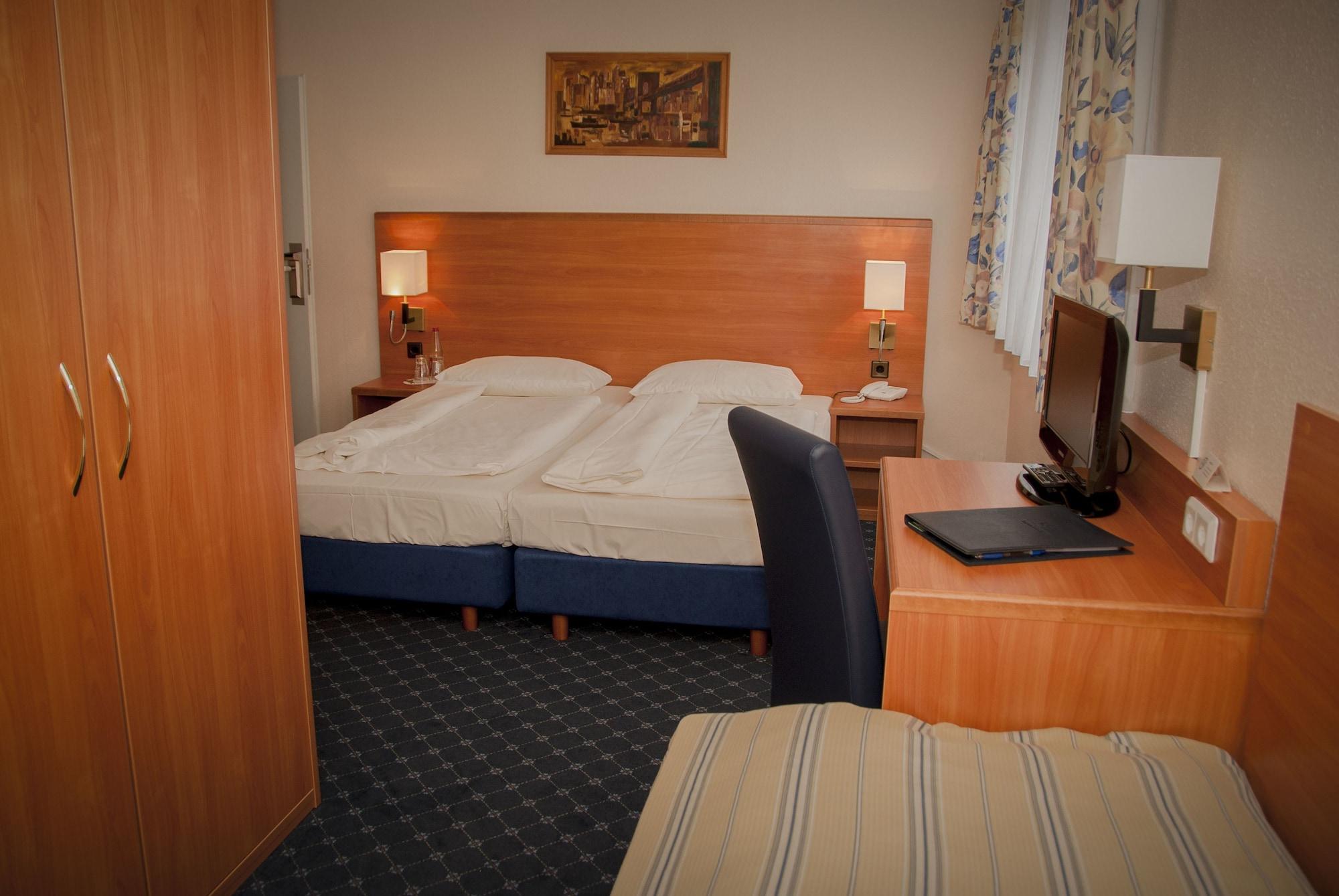 Hotel Elbbrücken 3*