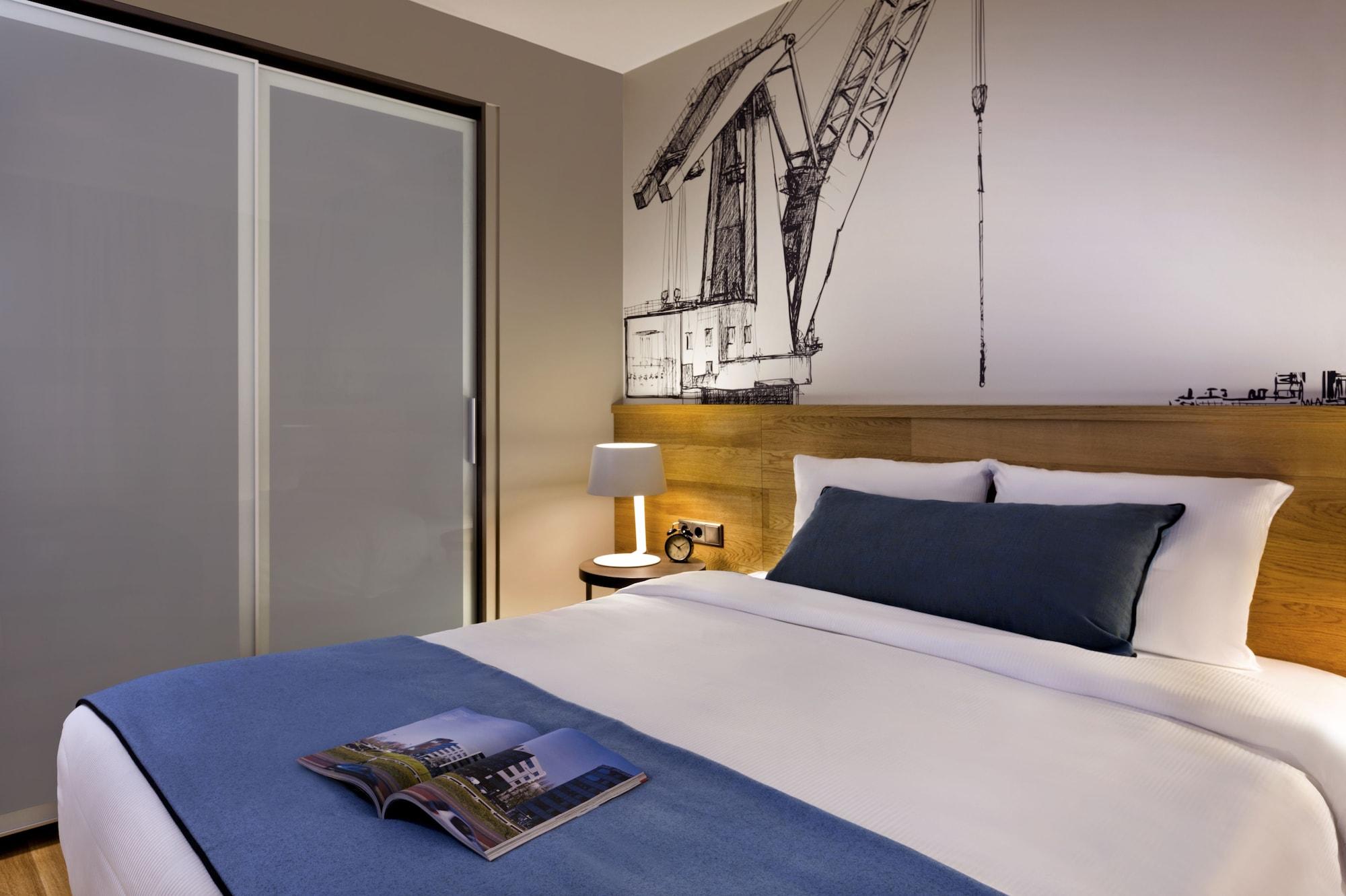 Citadines Michel 4*
