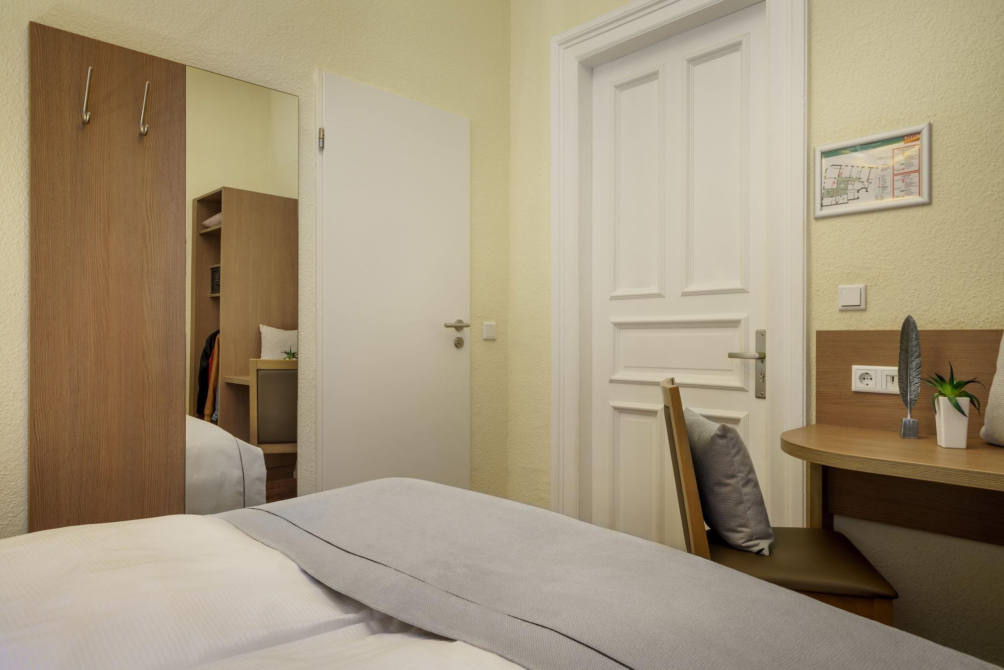 Alster Hotel 3*