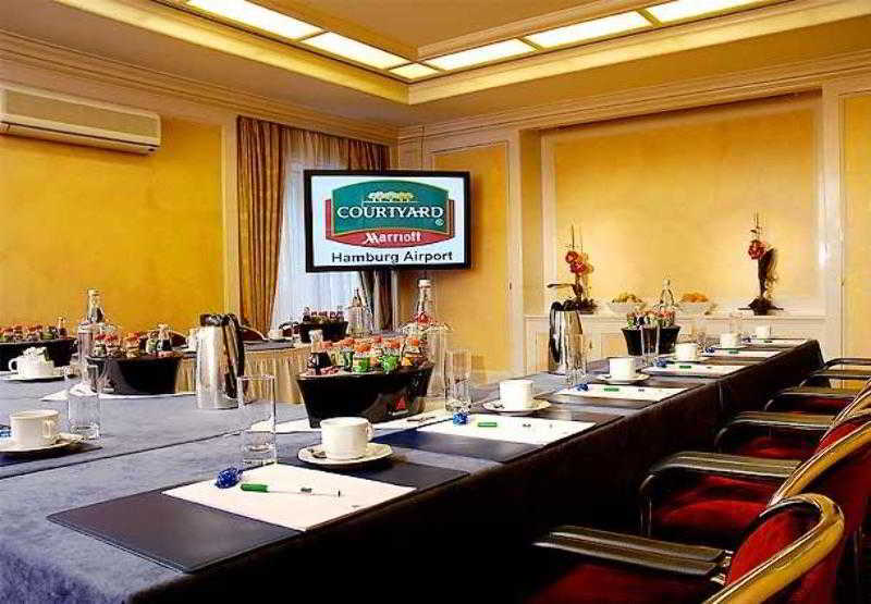 Courtyard By Marriott Airport