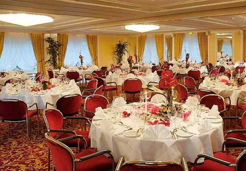 Hotel Courtyard By Marriott Airport