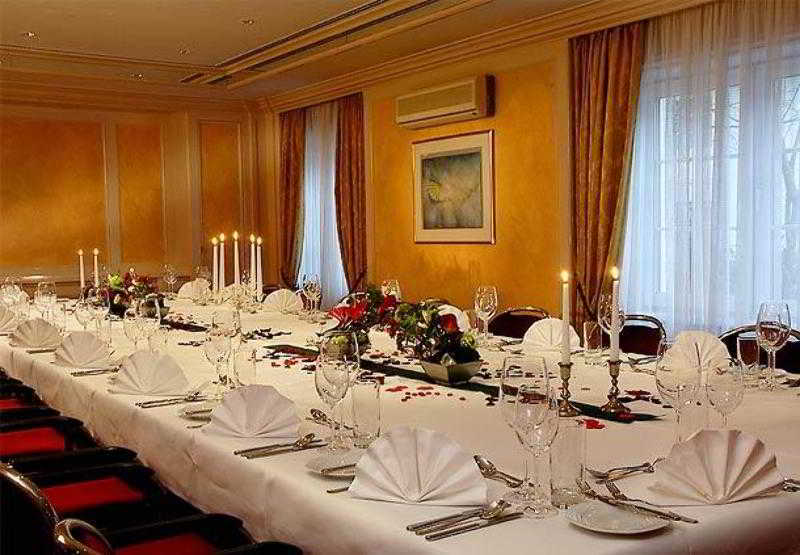 Courtyard By Marriott Airport 4*