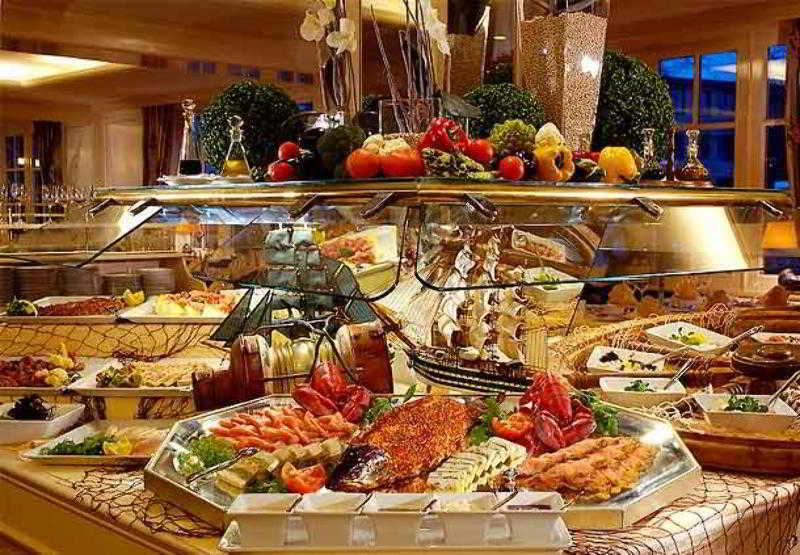 Courtyard By Marriott Airport Hotel