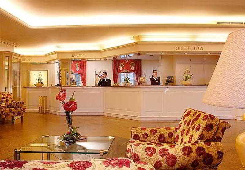 Hotel Courtyard By Marriott Airport