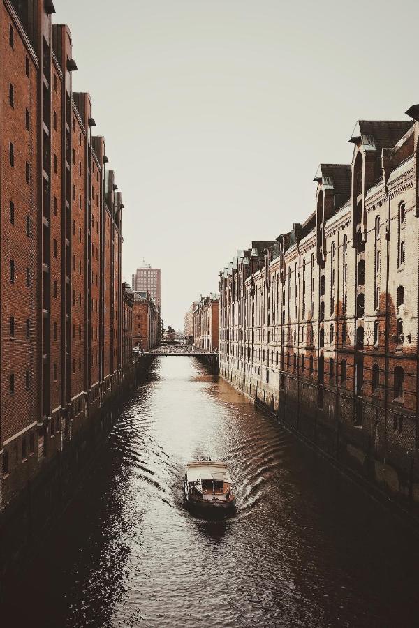 The Harbour 1 *