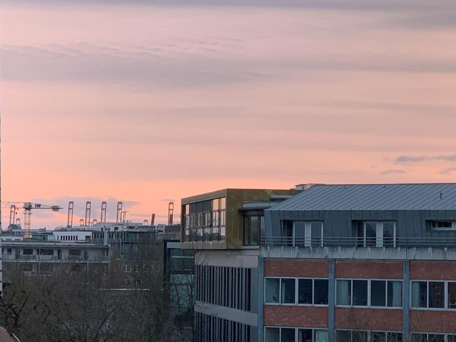 Artist Apartment, Skyline View & Breakfast Inclusive Apartment *