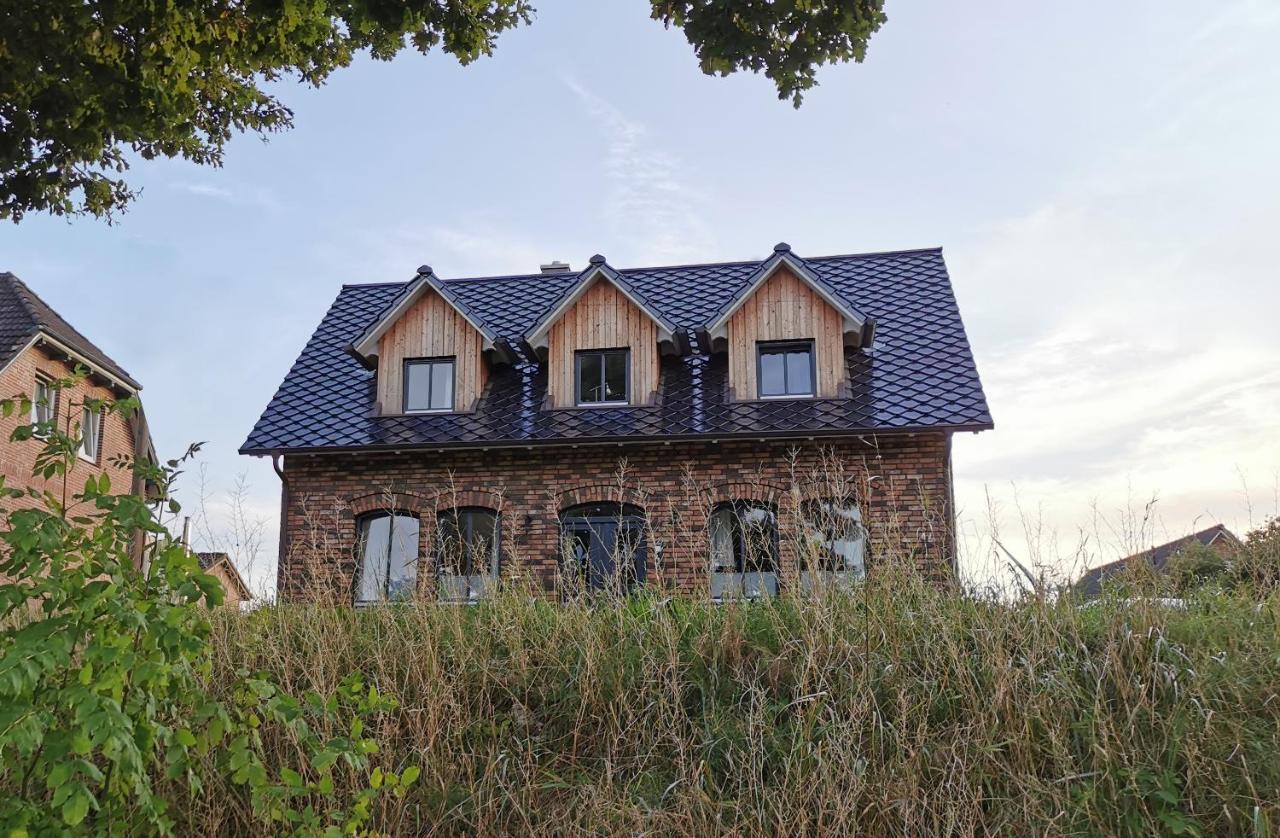 Ferienhaus Haus Am Deich 47 Stilvolles An Der Elbe In Stadtnaehe *