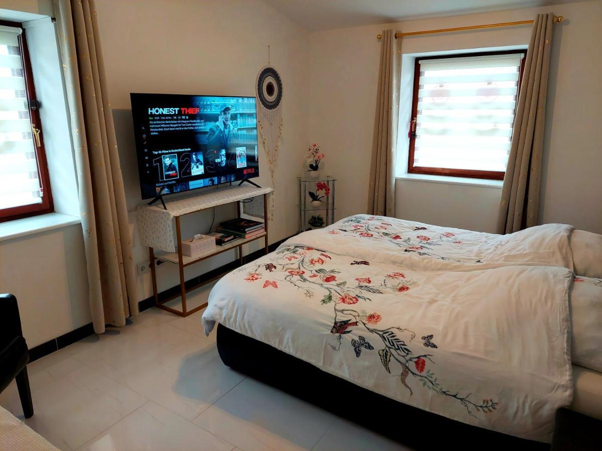 Apartment 2-zimmer-ferienwohnung Mit Neuer Küche, Netflix, Garten Und Laufband *