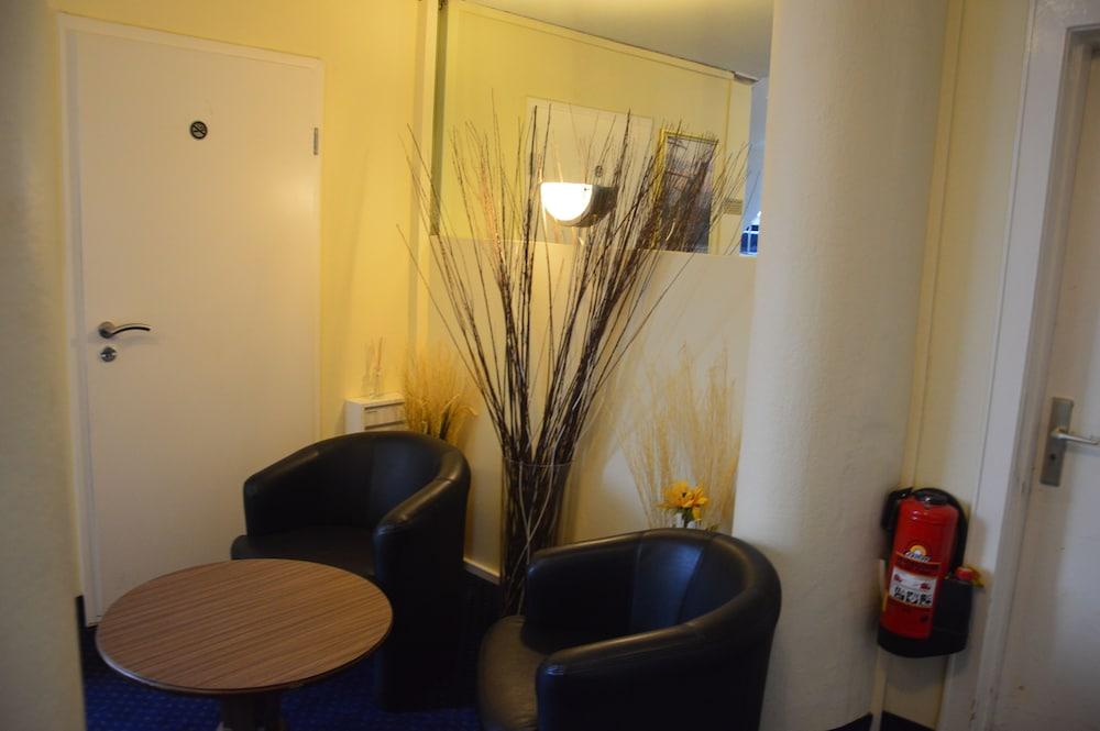 Mercedes/centrum Hotel 2*