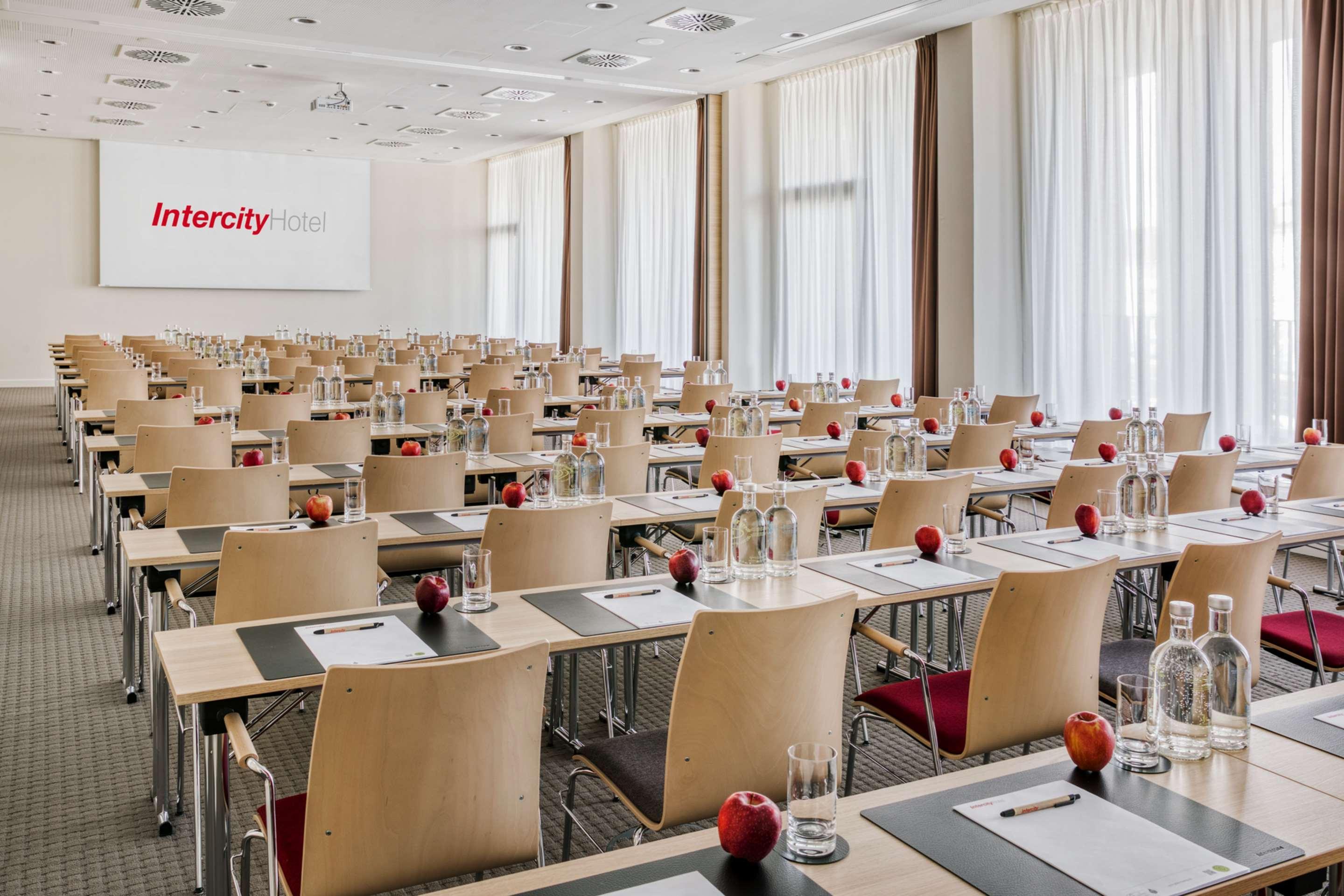 Hotel Intercityhotel Hamburg-barmbek 4*