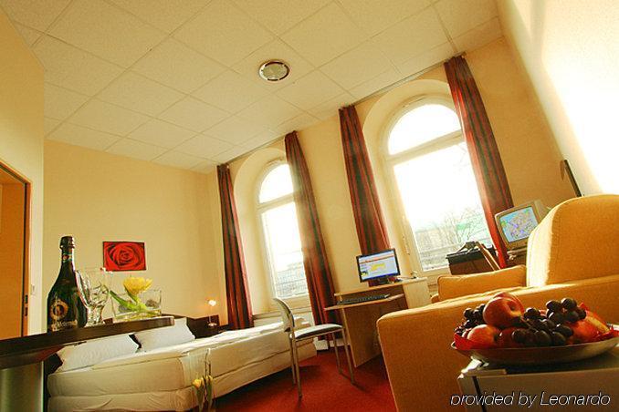 Hotel Polo Am Zob 3*