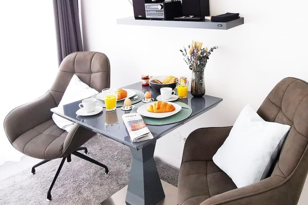 Apartment Hh 06 By Rockchair - Superhost Status - Modernes Mit Sonnigem Balkon & Premium Boxspringbetten In Winterhude - Geheimtipp