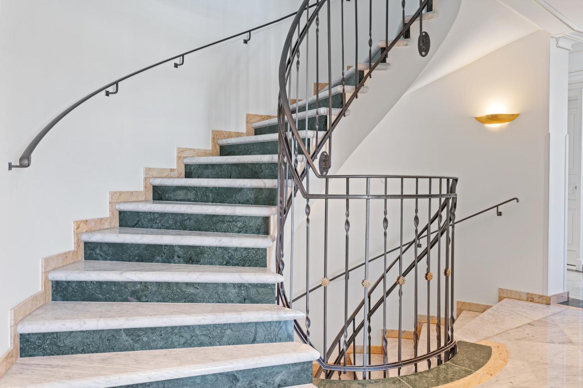 Apartment Cls Moderne City-wohnung Tiefgarage, E-laden, Balkon, Parken, Blick Ueber Hamburg, Cafe Im Haus, Bus Gegenueber, Flex Check In *