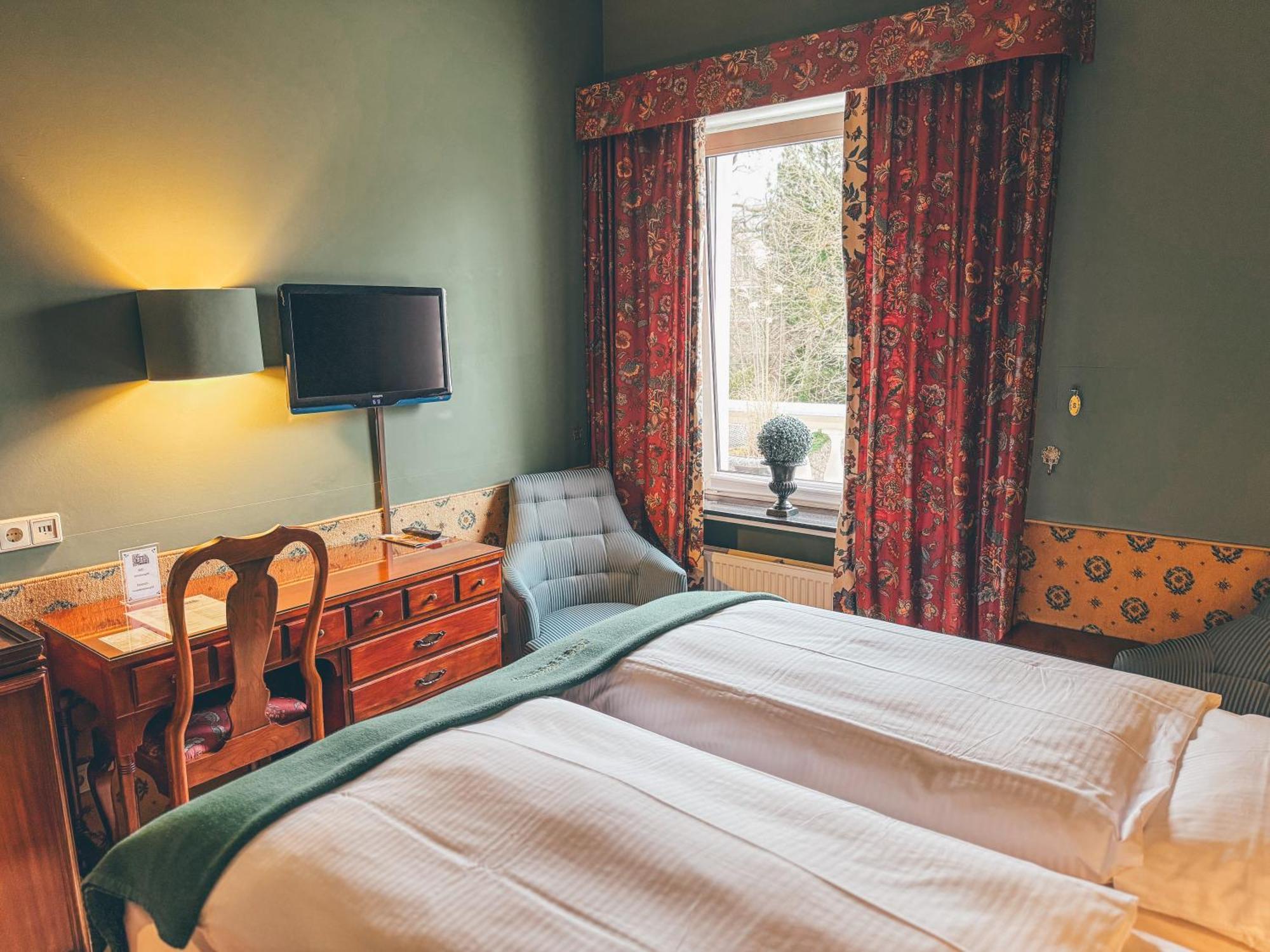 Hotel Mittelweg 3*