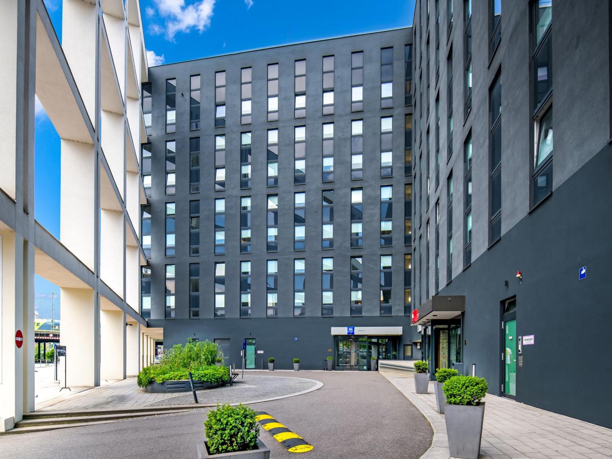 Ibis Hotel 3*