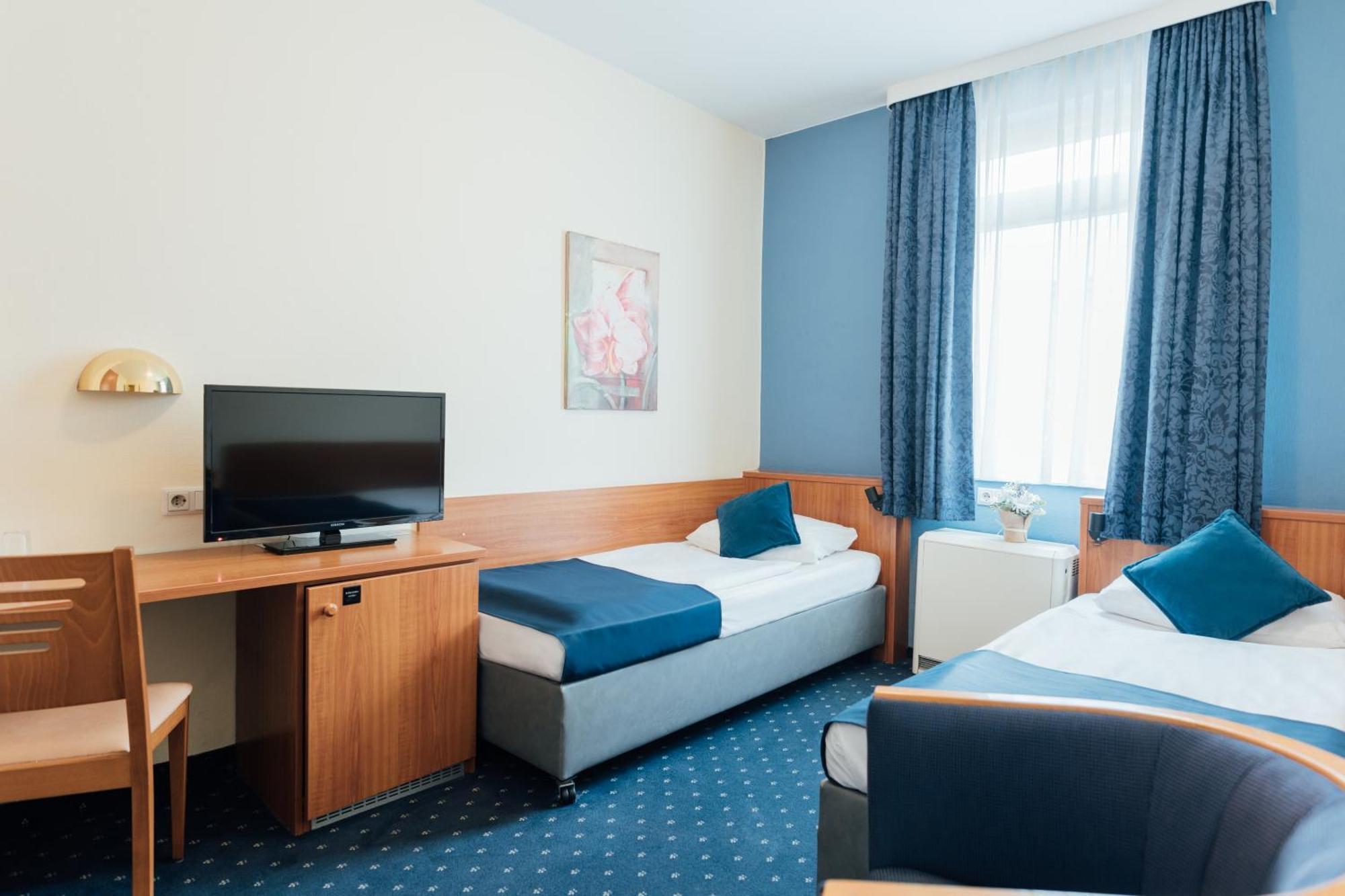 Hotel Commerz 2*