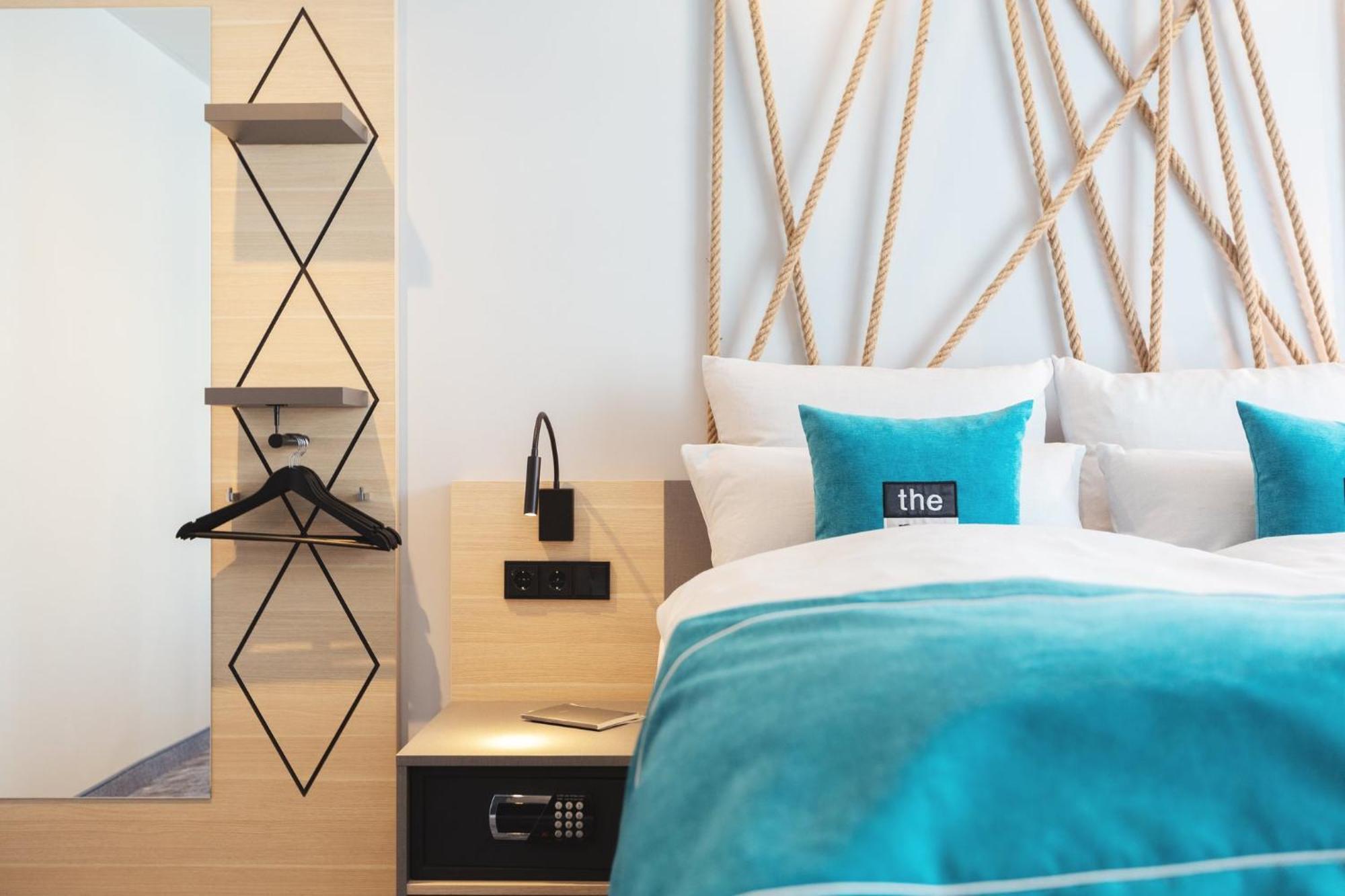 - The Niu, Yen By Ihg