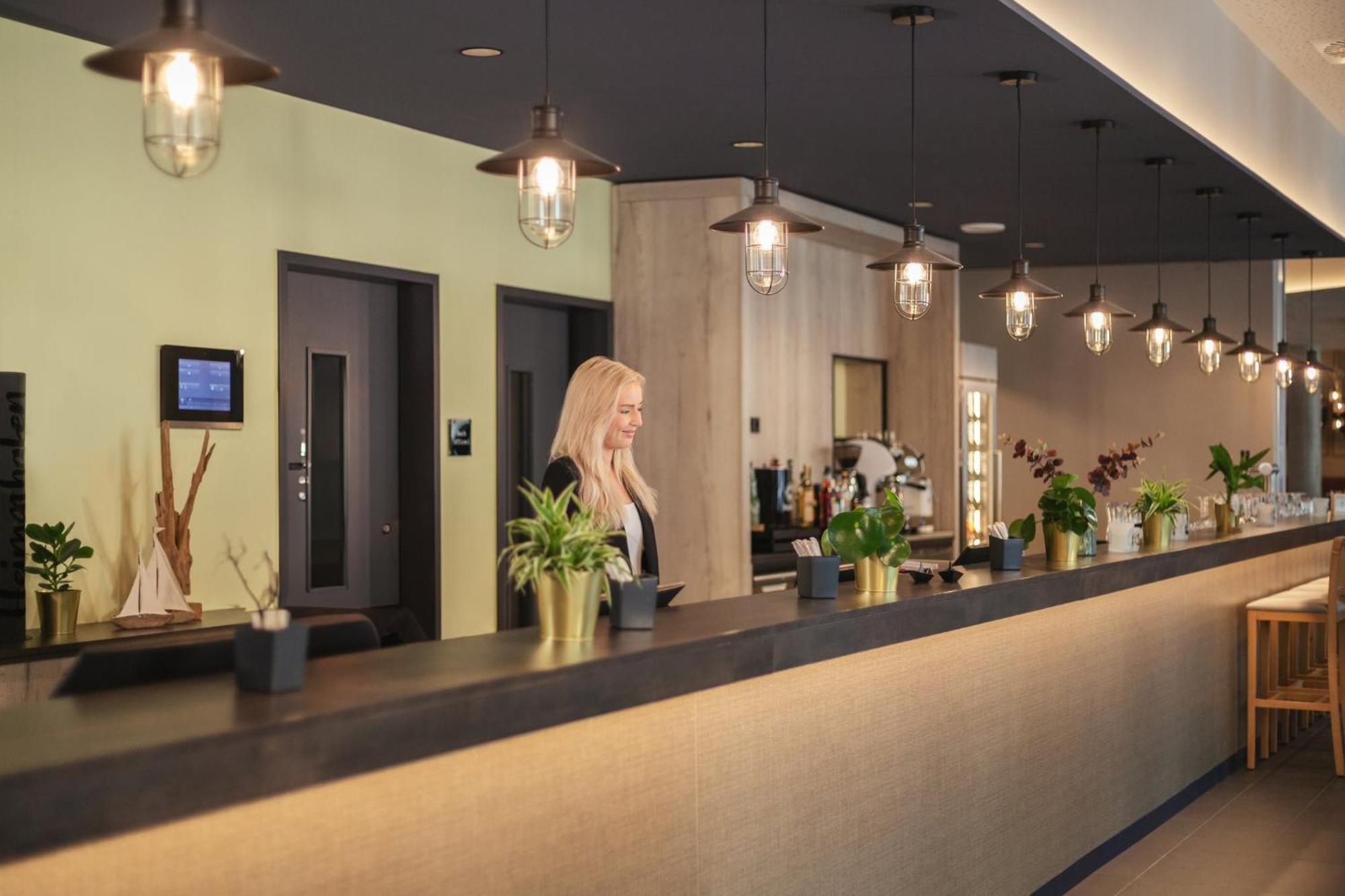 - The Niu, Yen By Ihg Hamburg-Harburg