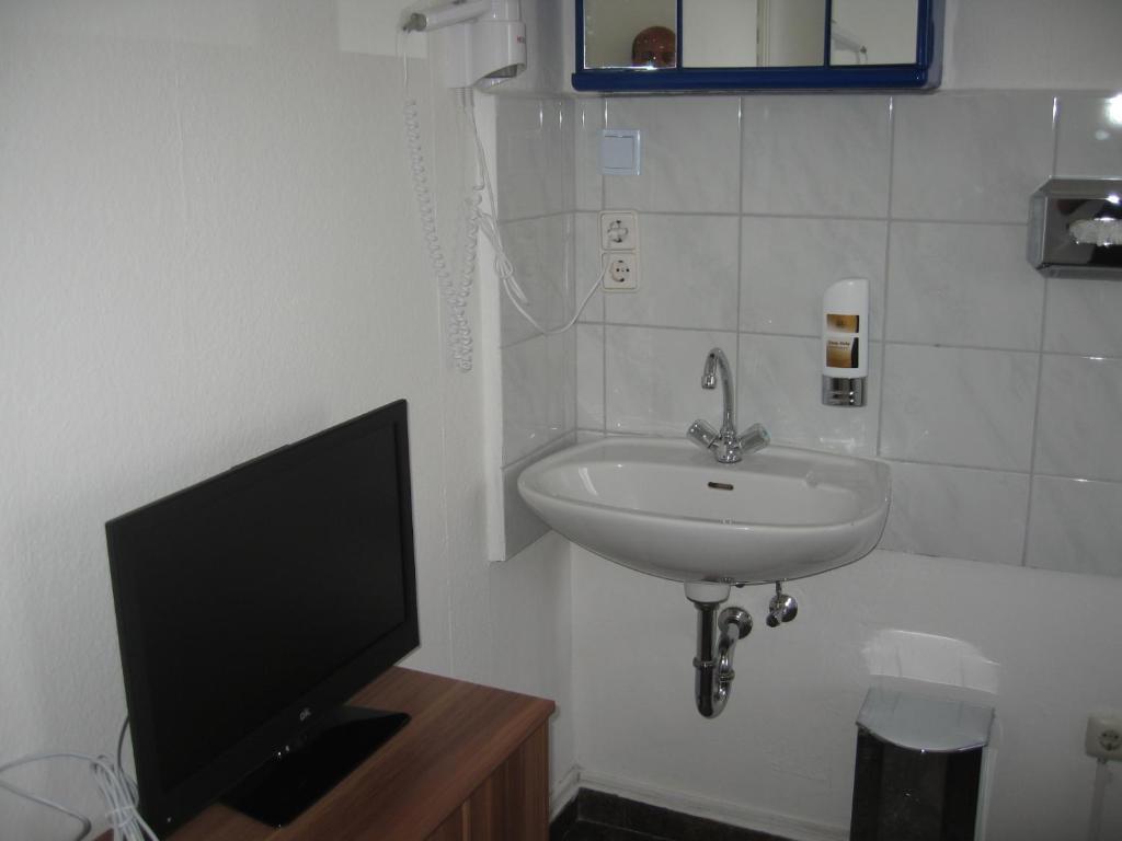 Figaro Hostel *