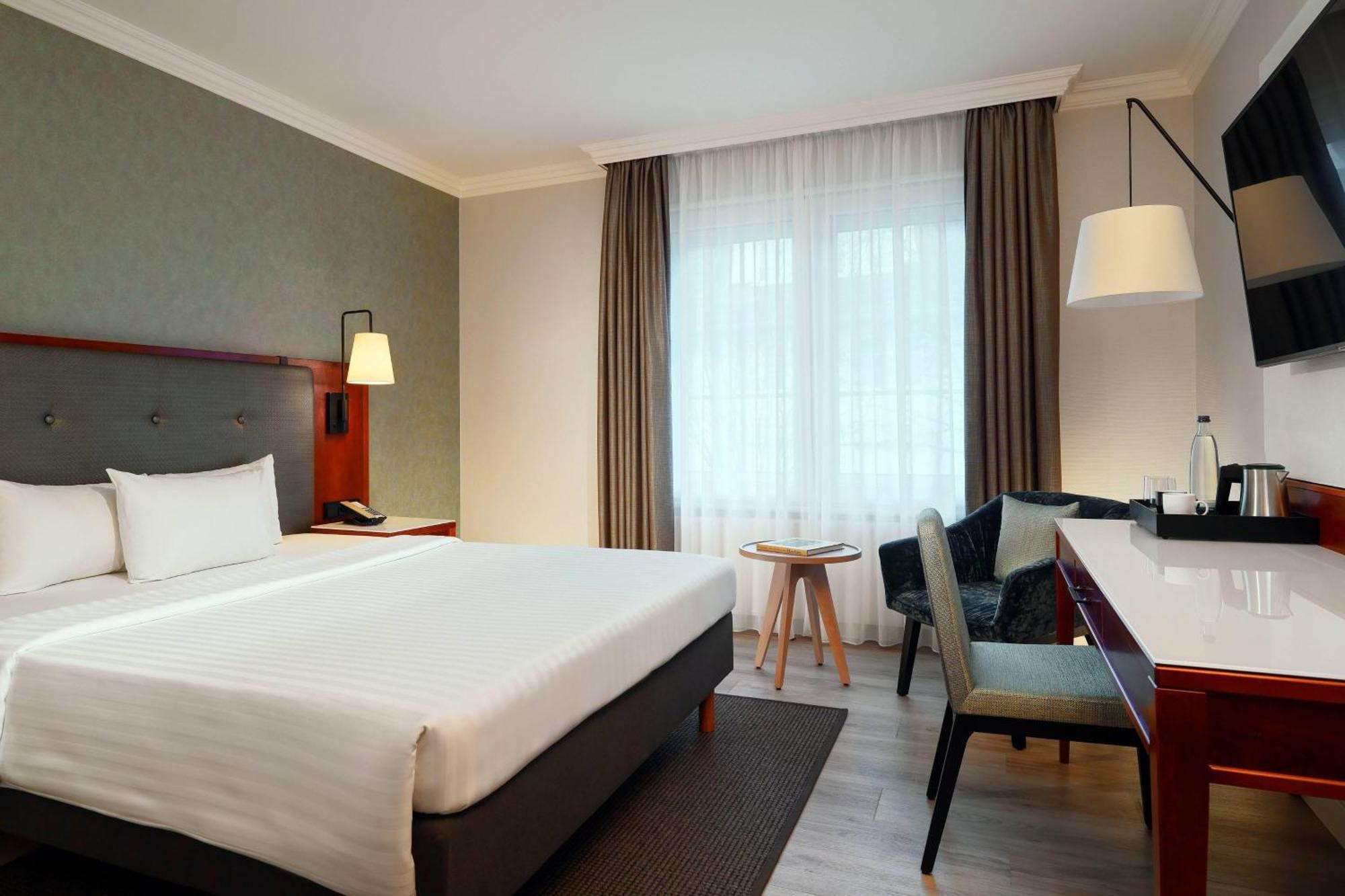 Hotel Courtyard By Marriott Airport