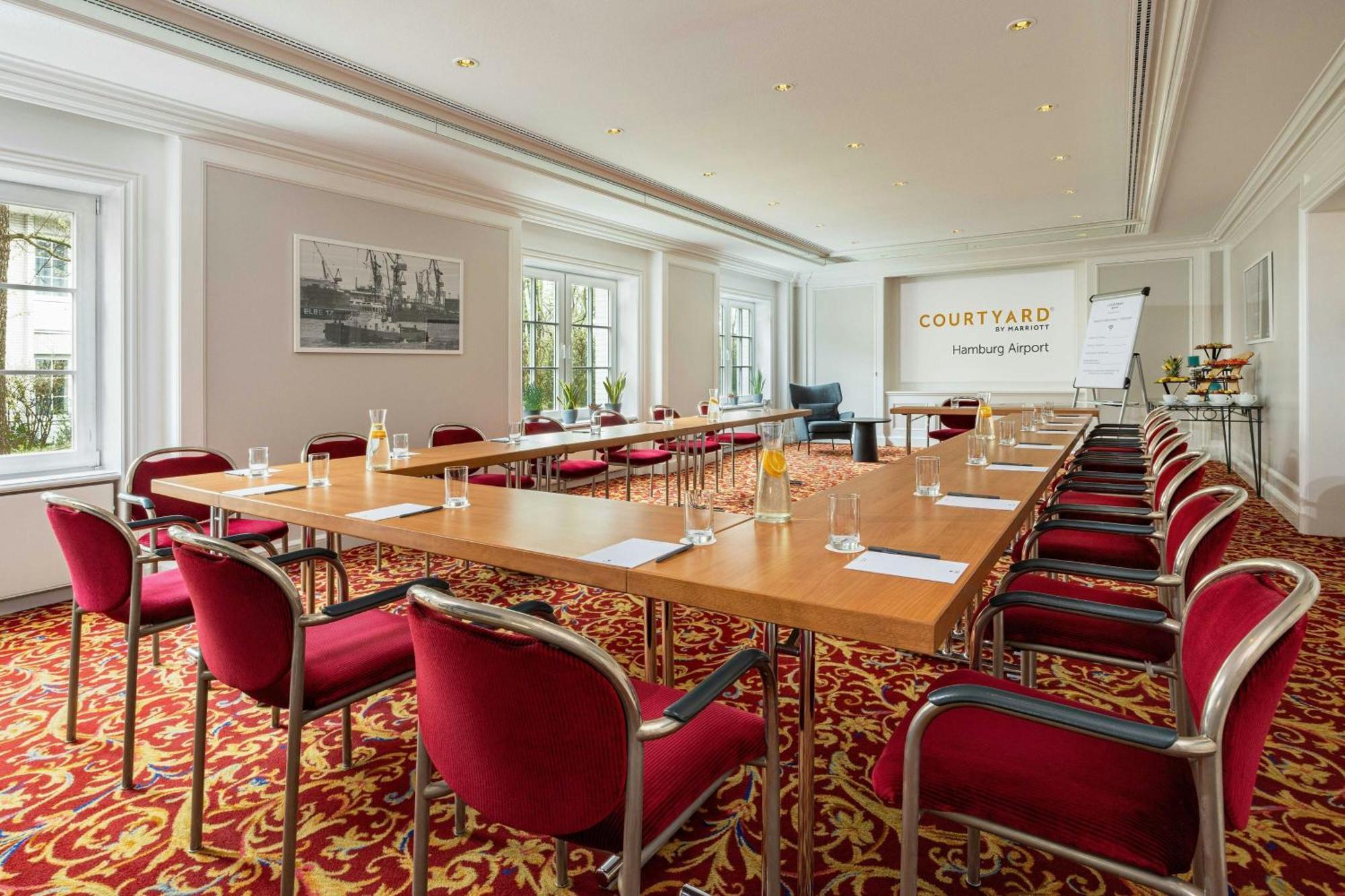 Courtyard By Marriott Airport Hotel Hamburg