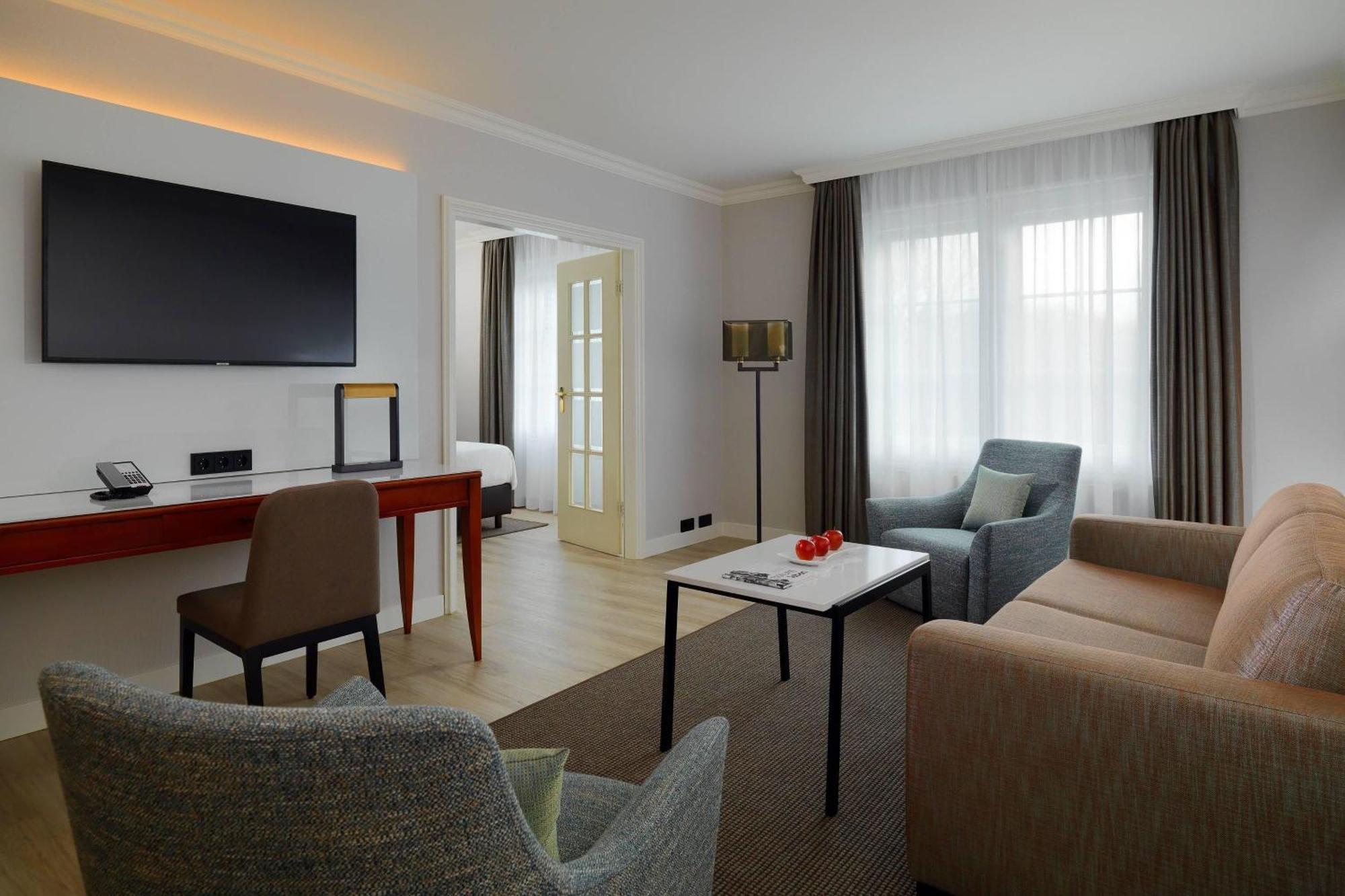 Courtyard By Marriott Airport 4*