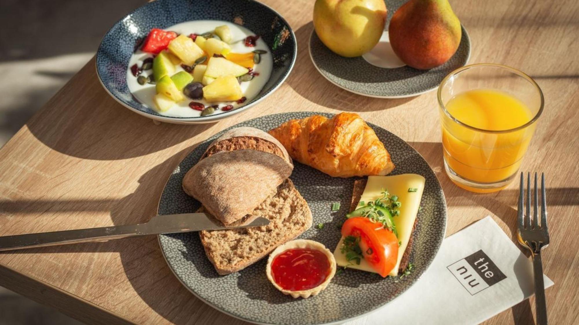 - The Niu, Yen By Ihg Hamburg-Harburg