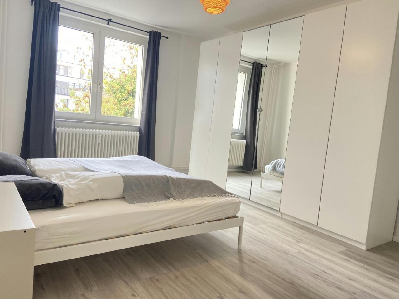 Apartment And Spacious For 4 Hamburg