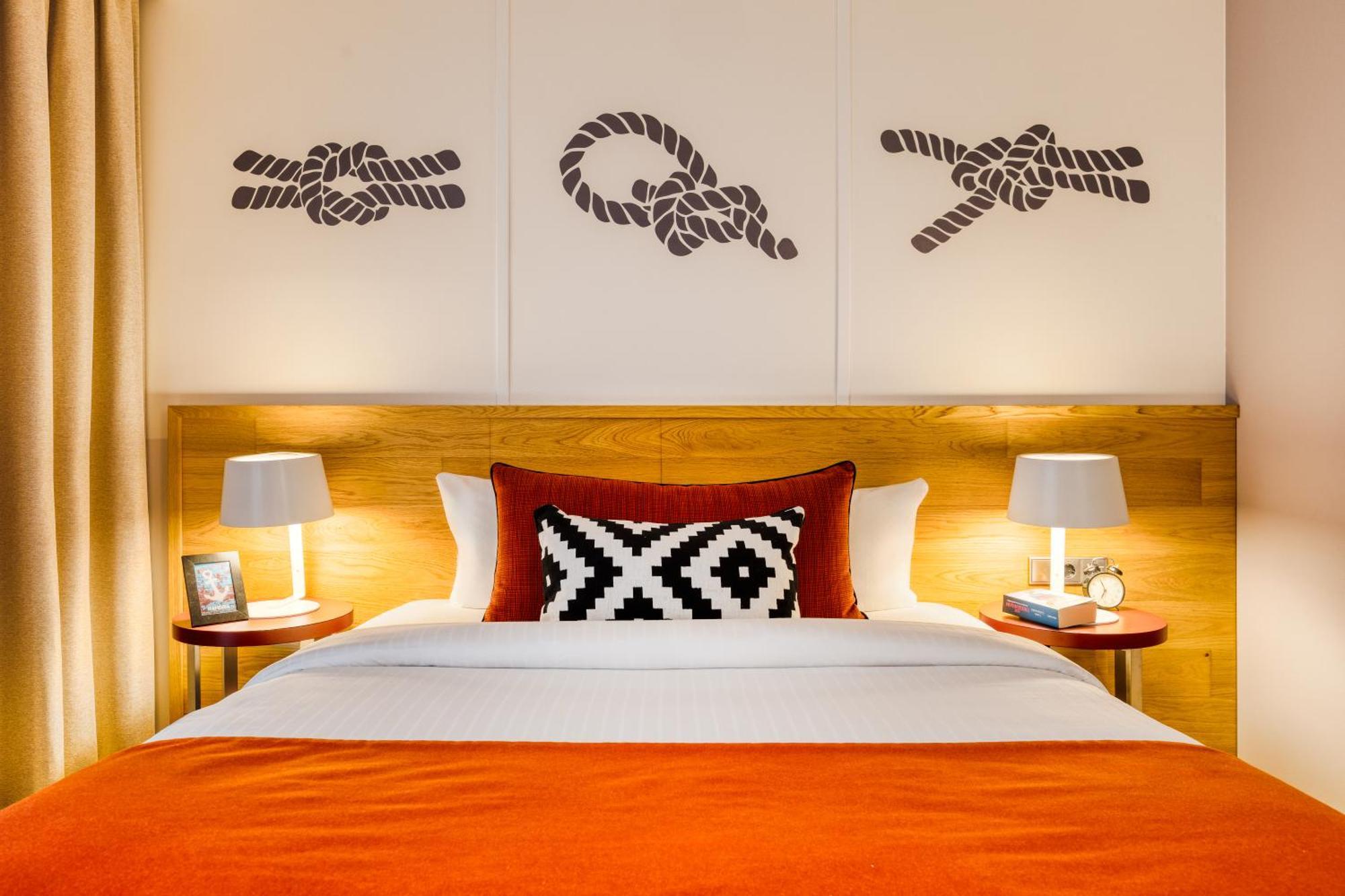 Citadines Michel 4*