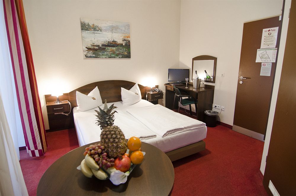 Hotel Polo Am Zob 3*