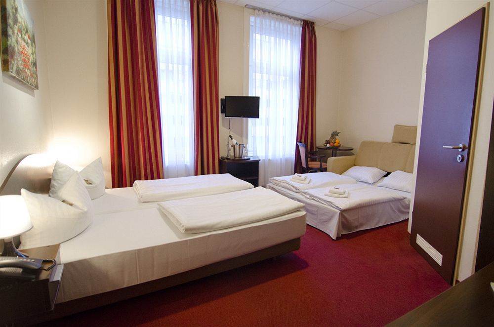 Hotel Polo Am Zob
